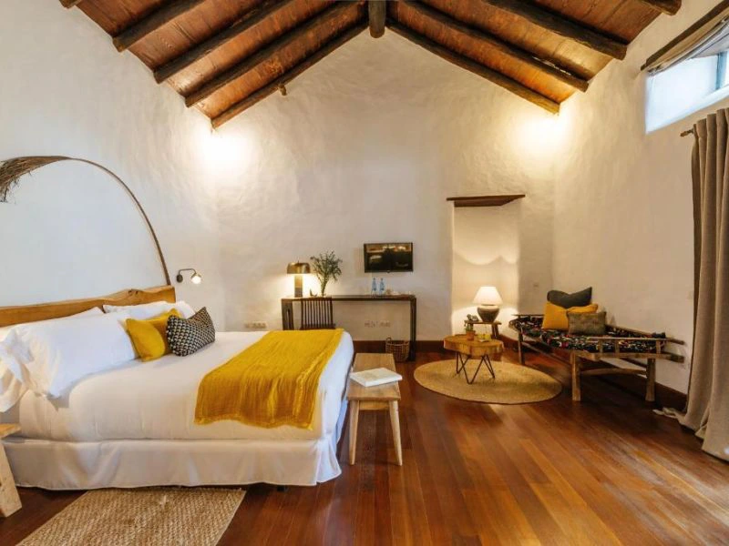 Kanaren Lanzarote Teguise Unterkunft modern Schlafzimmer