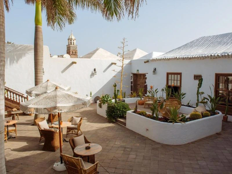 Kanaren Lanzarote Teguise Unterkunft modern Essbereich