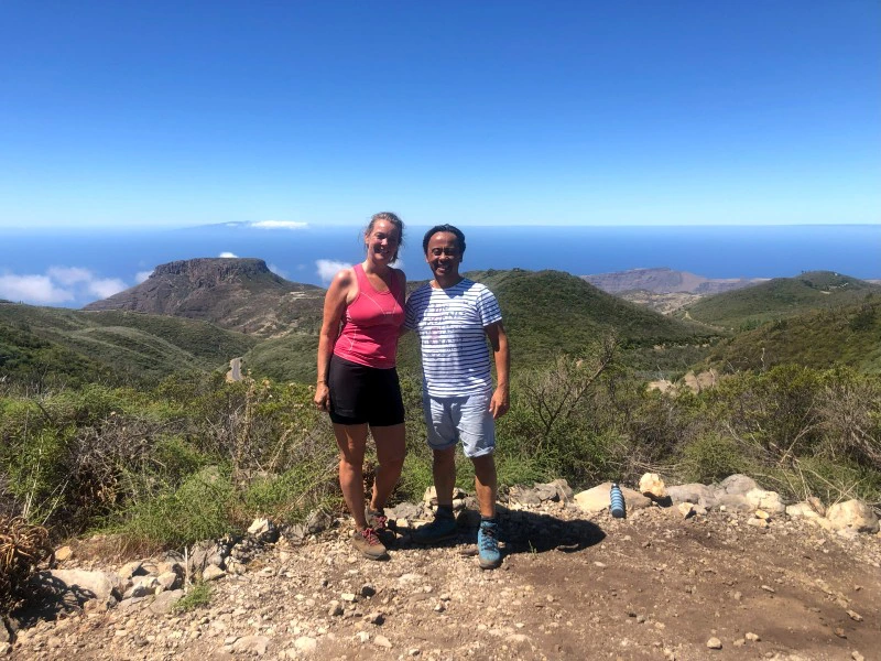 La Gomera Wanderung reisende auf einem Berg