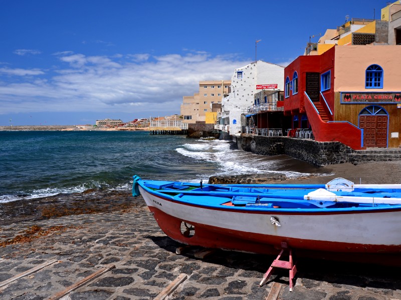 Kanaren Medano Küste kleines Boot am Ufer