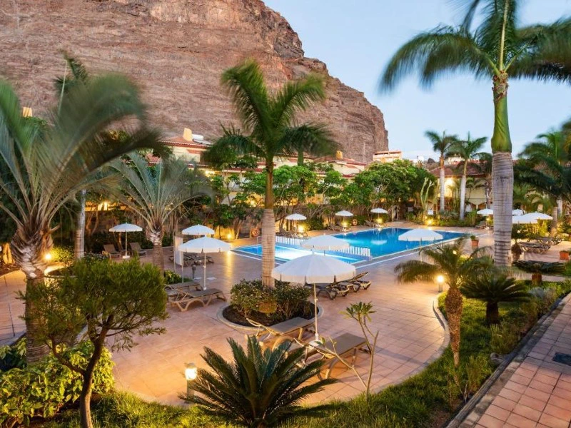 La Gomera Komfort Unterkunft Poolbereich mit Blick auf die Berge