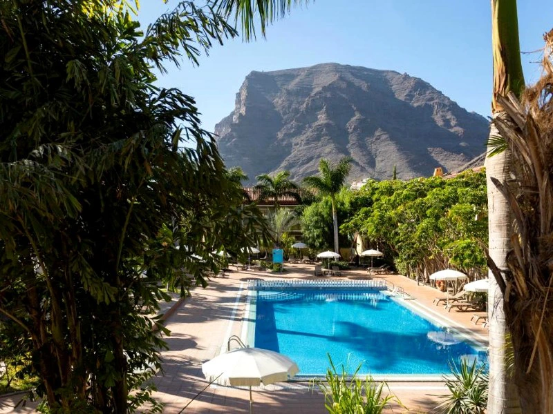 La Gomera Komfort Unterkunft Poolbereich mit Blick auf die Berge