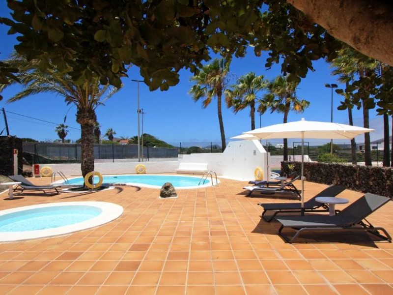 Kanaren Lanzarote Unterkunft Poolbereich