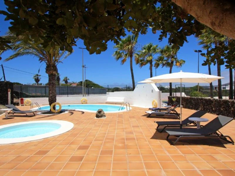 Kanaren Lanzarote Unterkunft Poolbereich