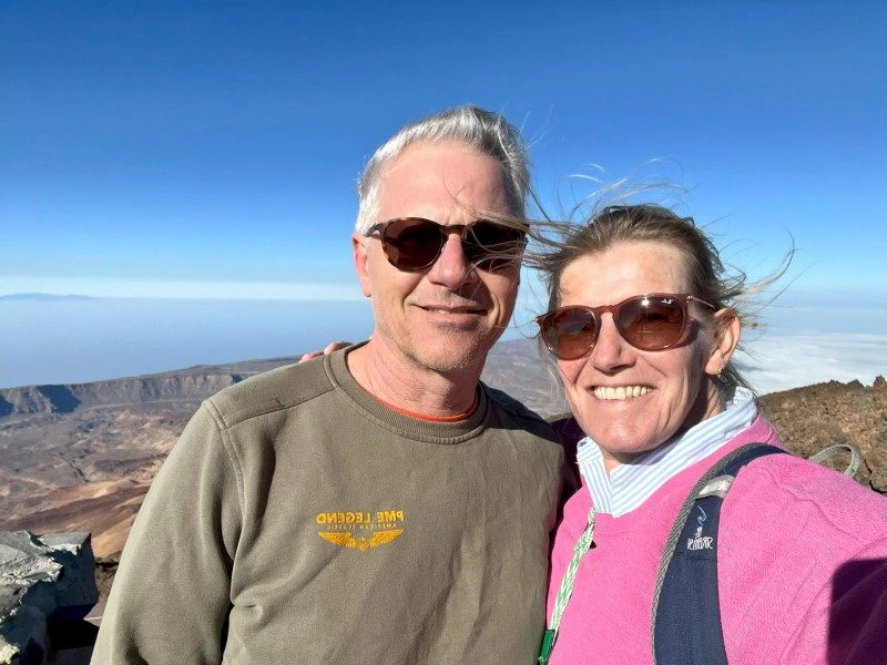 Kanarische Inseln reisende mit Berg Landschaft im Hintergrund