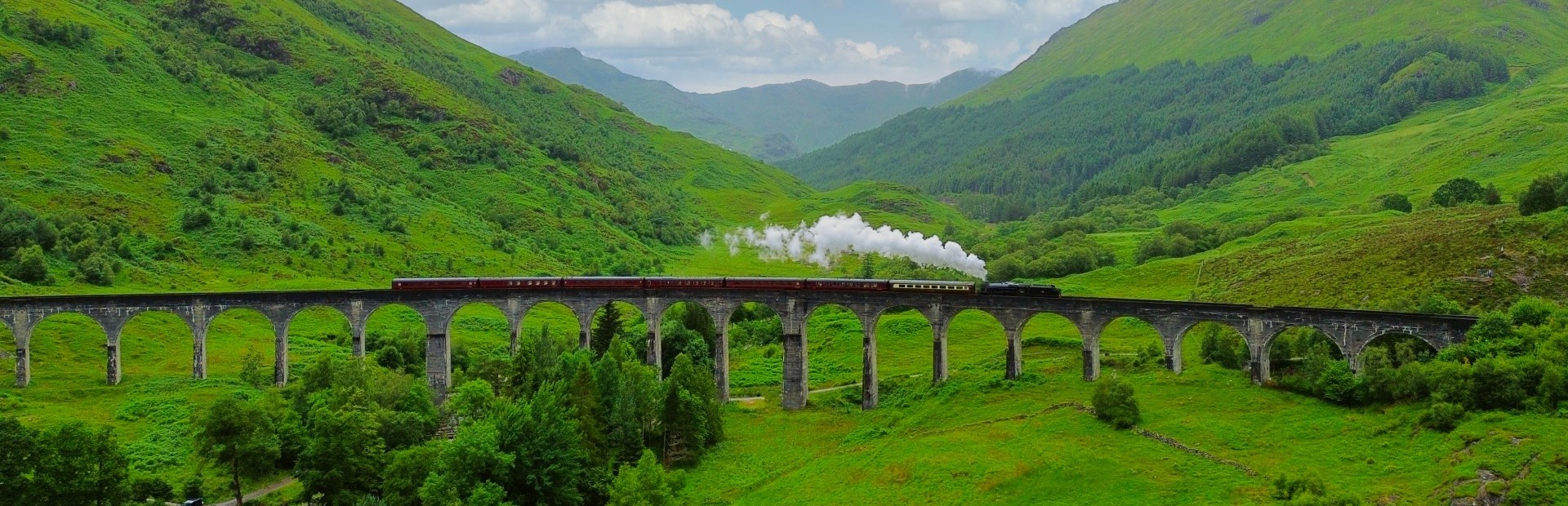 Schottland Zug auf Zugbrücke
