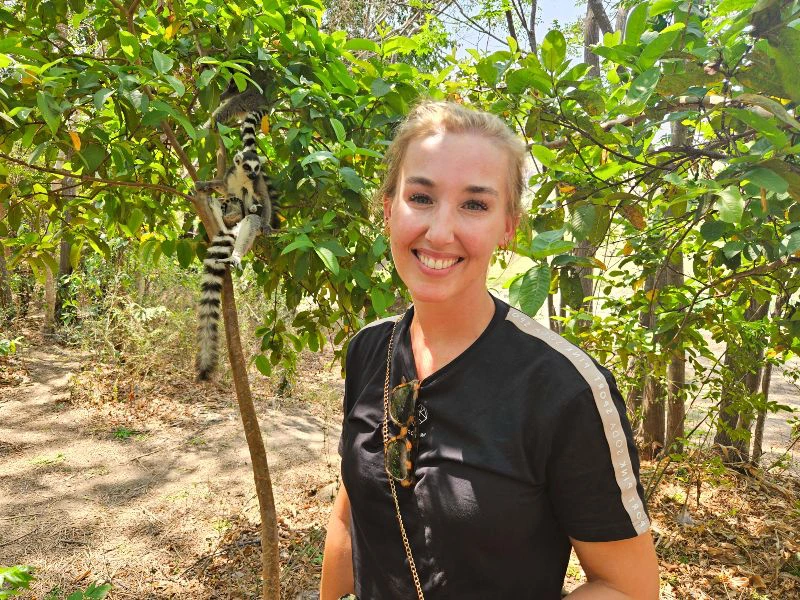 Madagaskar - Katta mit Frau