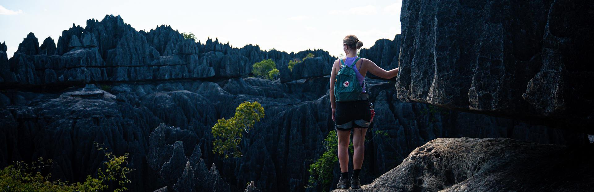 Madagaskar Tsingy de Bemaraha Frau wandern