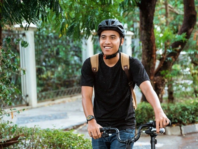 Mann mit Fahrrad Madagaskar
