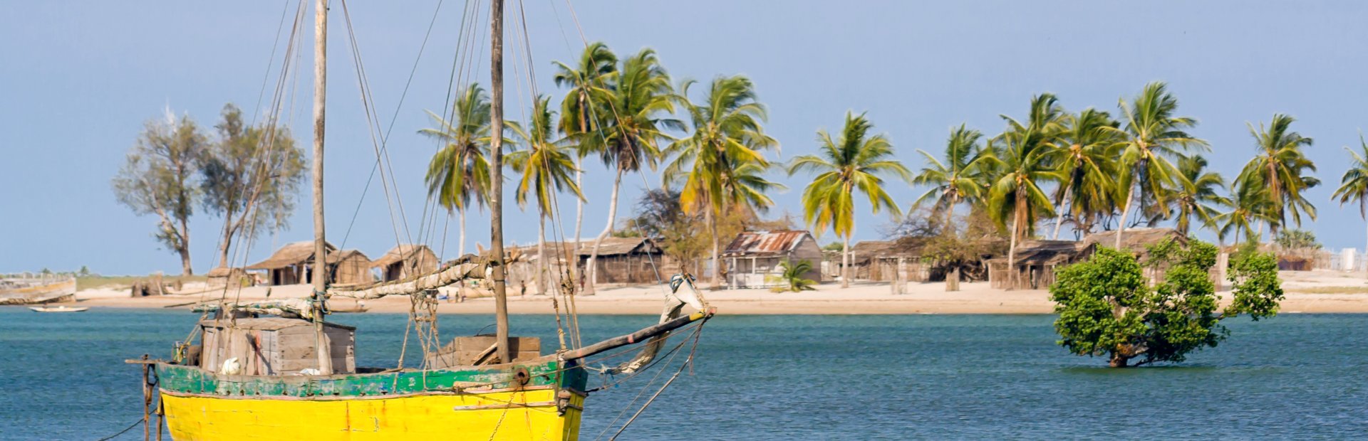 Madagaskar - Belo sur Mer - Boot und Strand