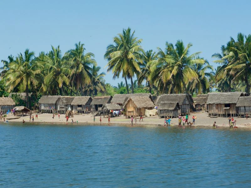 Fischerdorf am Pangales Kanal Madagaskar