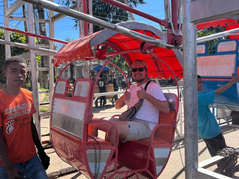 Riesenrad fahren in Antsirabe mit Hugo