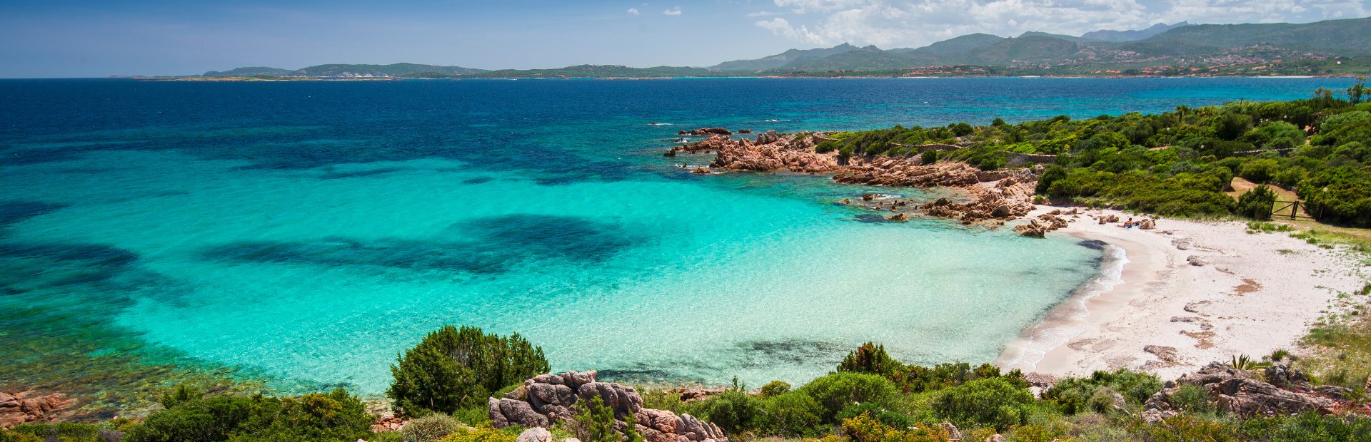 Blick auf Strand in Sardinien, Italien