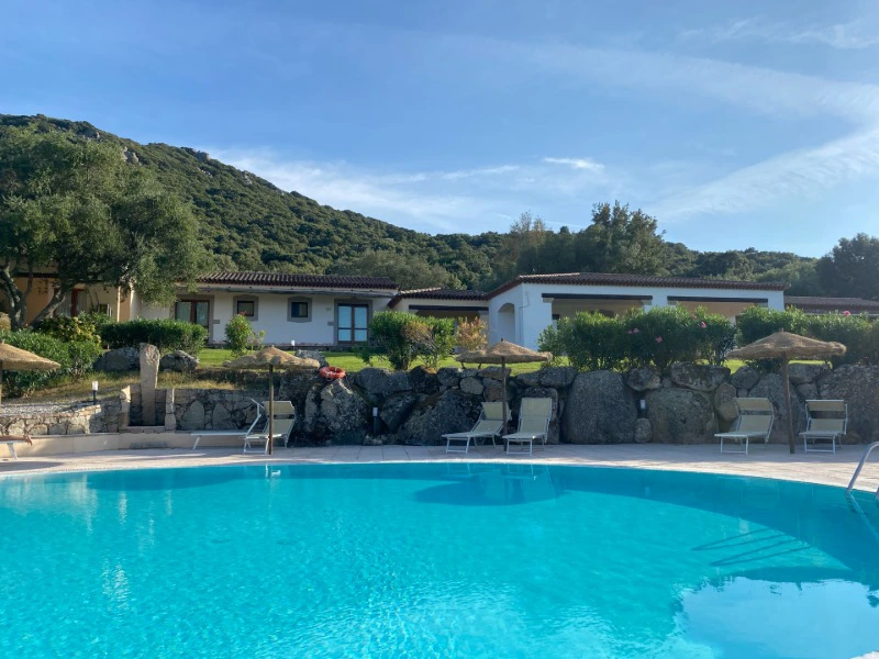 Hotel an der Costa Smeralda, Sardinien, Italien