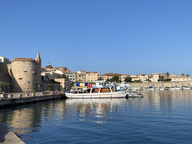 Hafen von Alghero auf Sardinien
