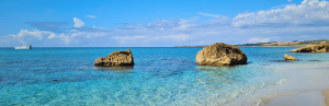 Felsen im Meer in Sinis in Sardinien