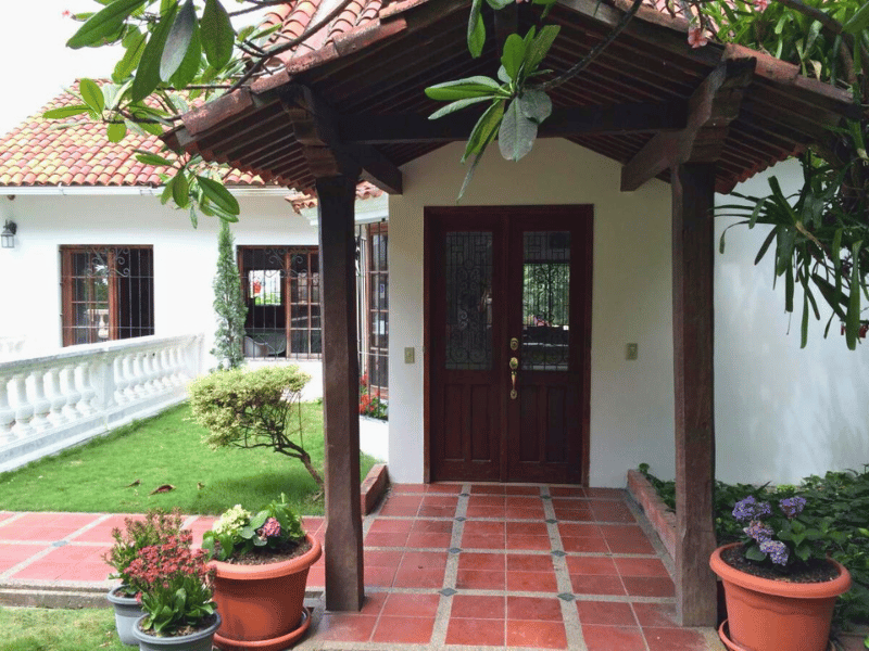 Eingang zum Special Stay Hotel in Guayaquil, Ecuador