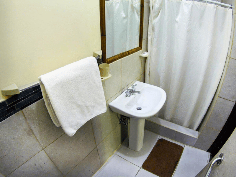 Bad im Budget-Hotel in Quito, Ecuador