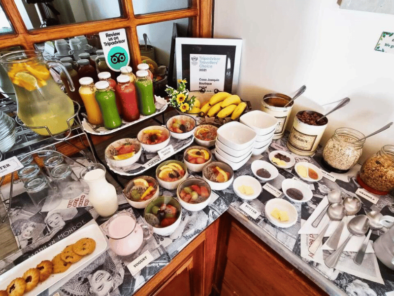 Frühstück im Komforthotel in Quito, Ecuador