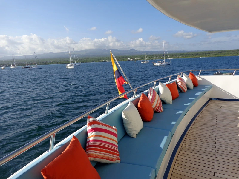 An Deck eines Schiffes, Ecuador