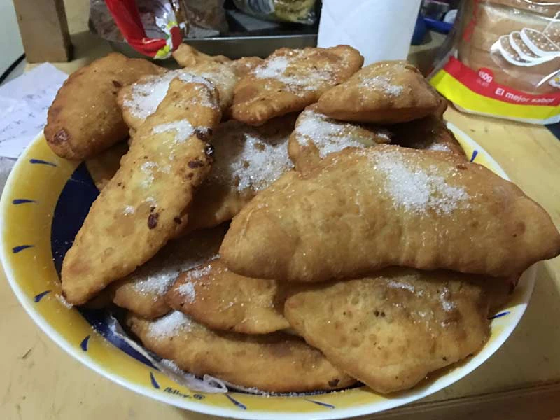 Selbst hergestellt Empanadas in Guamote, Ecuador