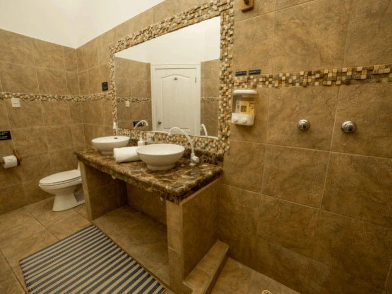 Badezimmer auf Isabela, Ecuador