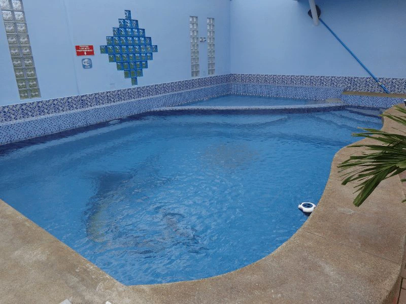 Hotelpool auf San Cristobal, Ecuador