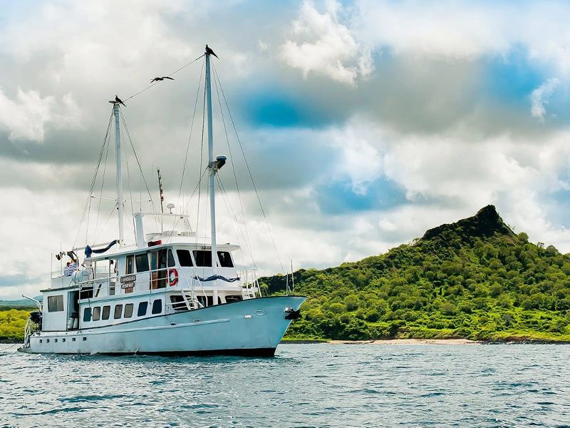Schiff auf den Galapagos Inseln, Ecuador