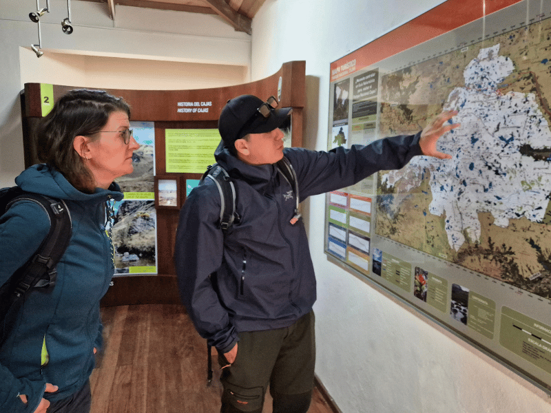 Guide und Reisende im Cajas Nationalpark