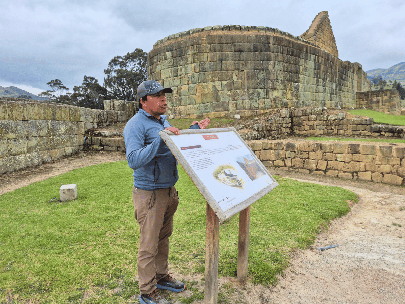 Guide bei den Ruinen von Ingapirca