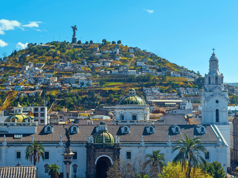 Blick auf den Panecillo in Quito