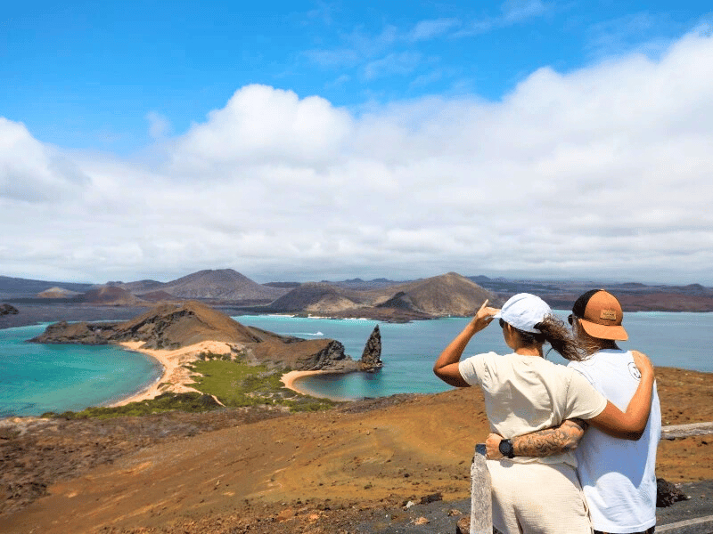 Paar auf der Insel Bartolome, Galapagos