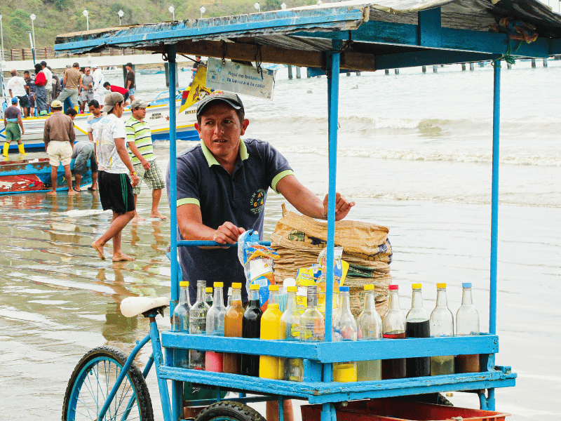 Lokaler Verkäufer in Puerto Lopez, Ecuador