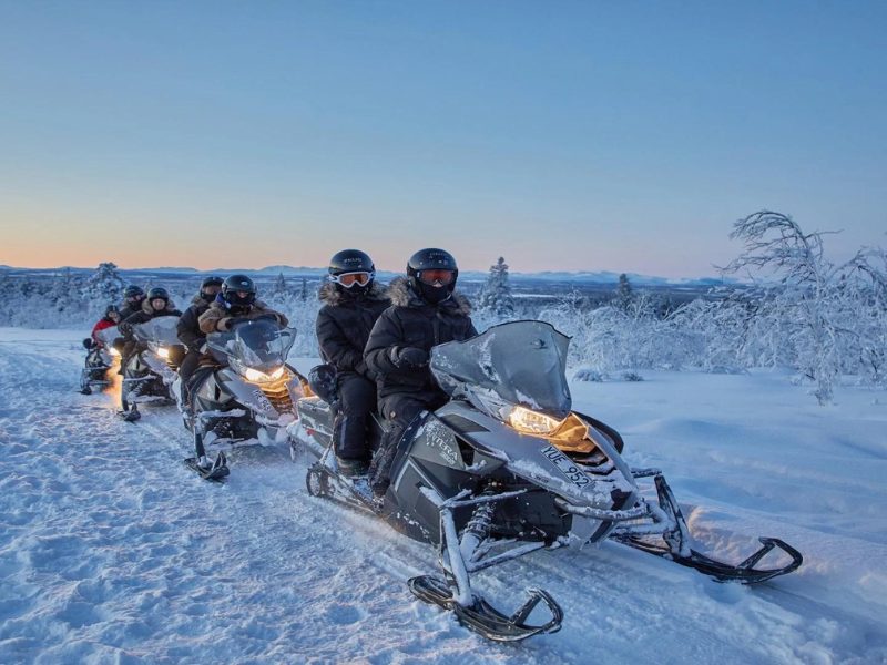 Schneemobiltour in Lappland