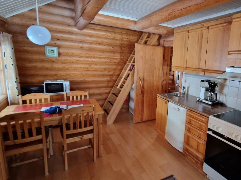Aufenthaltsraum der Hütte in Ruka
