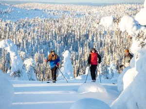 Schneeschuhwandern bei Äkäslompolo