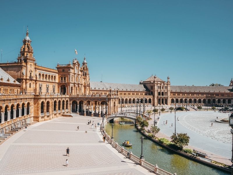 Blick auf die Plaza de Espana in Sevilla, Spanien