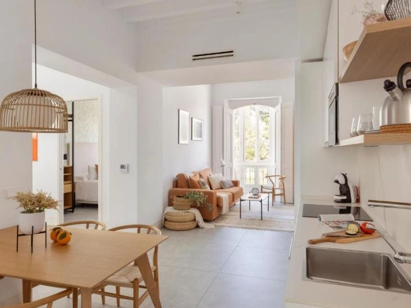 Esszimmer und Eingangsbereich des Apartments in Cadiz, Spanien