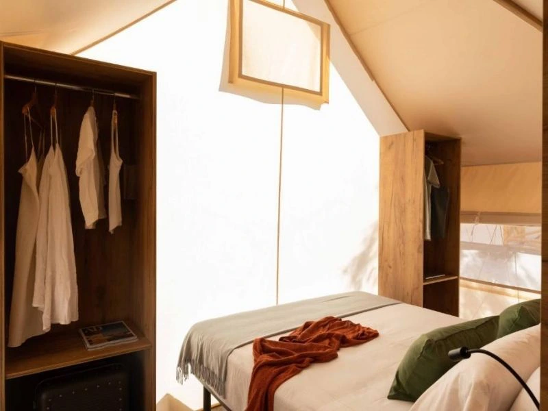 Zimmer der Glamping Unterkunft bei Cadiz, Spanien