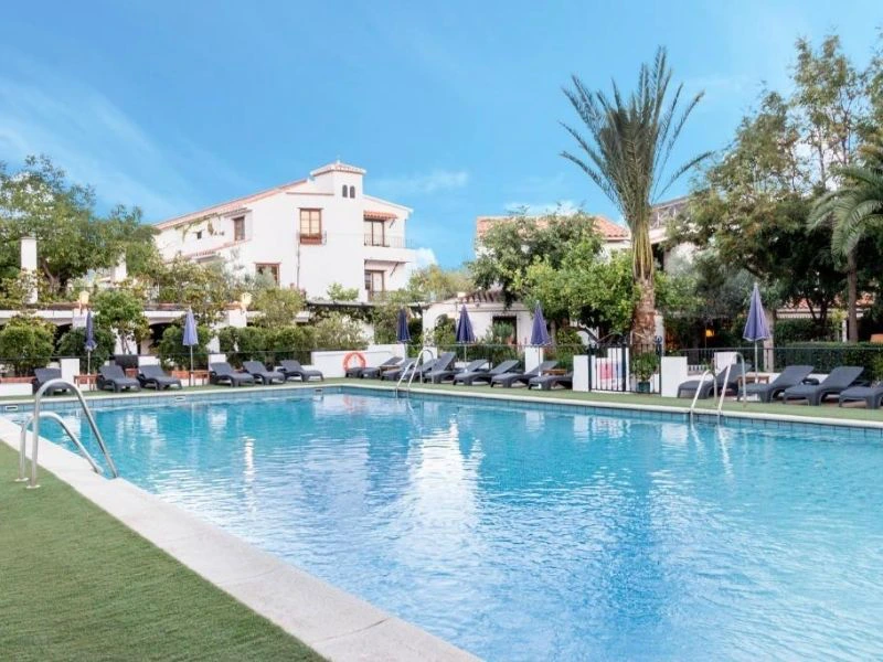 Pool der Unterkunft bei Granda, Spanien