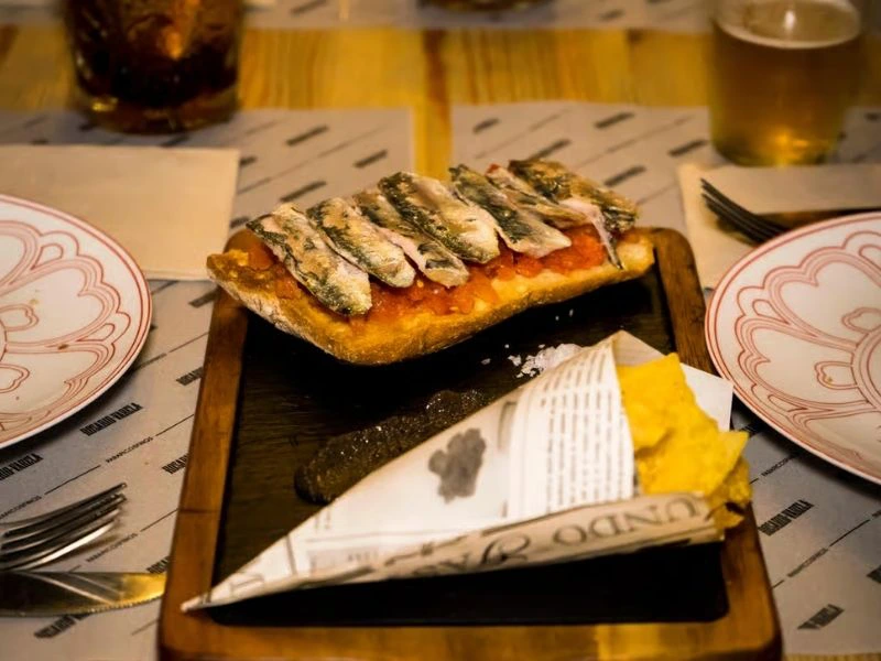 Essen auf der Tapastour in Granada, Spanien
