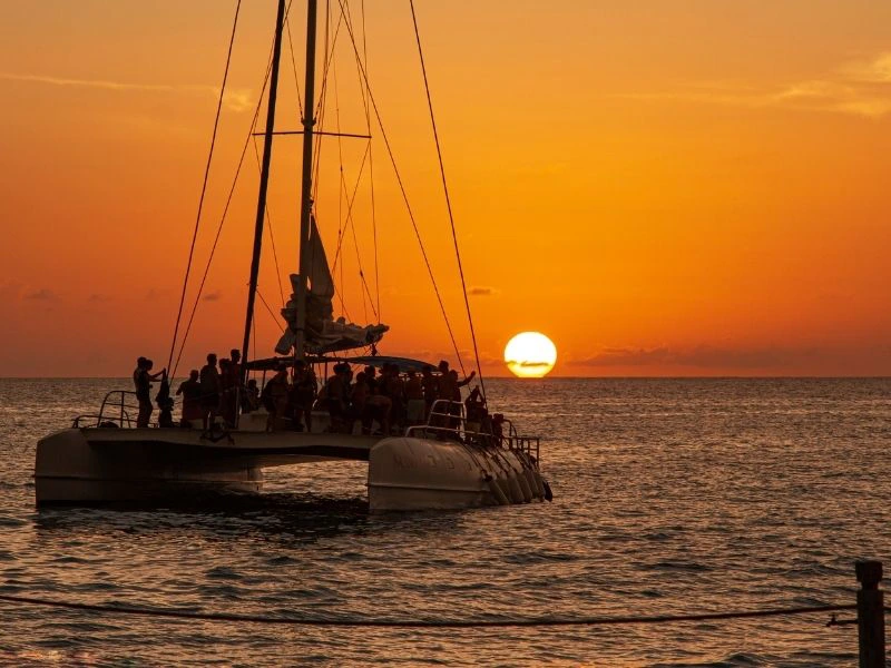 Katamaranfahrt bei Sonnenuntergang, Malaga, Spanien