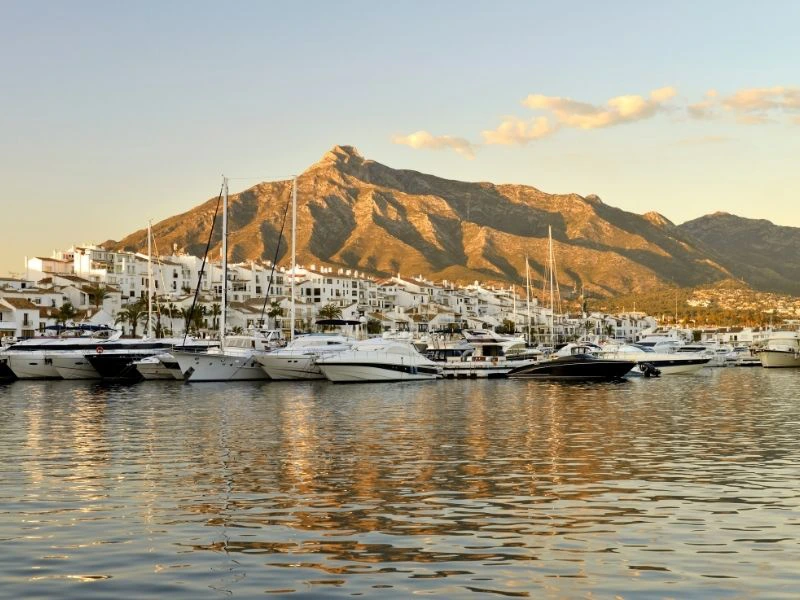 Blick auf den Hafen bei Marbella, Spanien