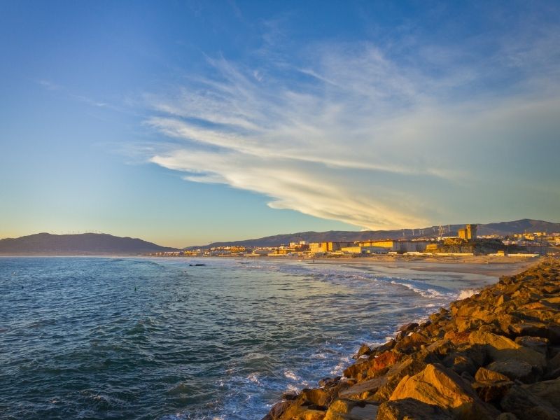 Blick auf die Küste bei Tarifa, Spanien