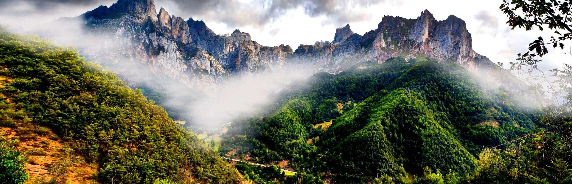 Blick auf die Berglandschaft in Picos de Europa - Nordspanien mit Kindern