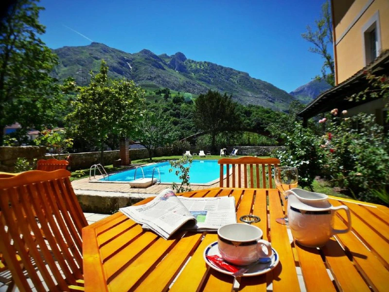 Pool bei der Unterkunft in Picos de Europa, Spanien