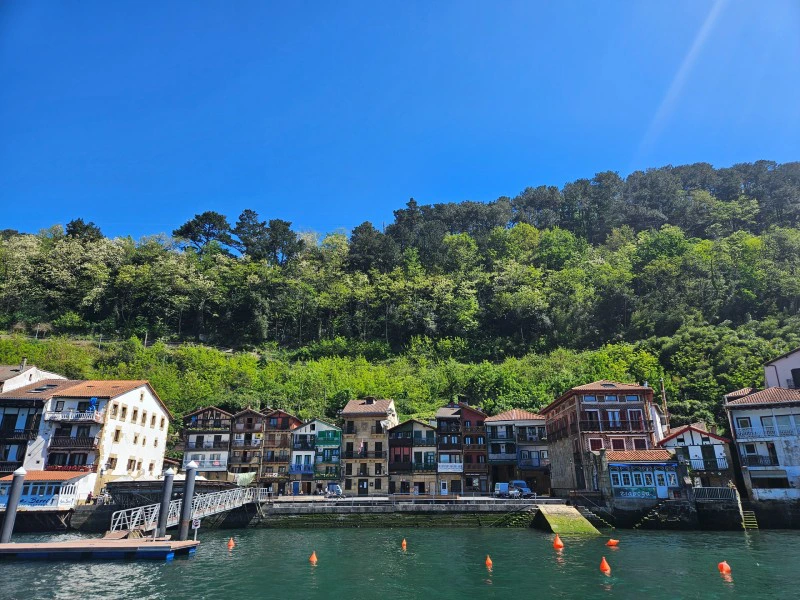 Bootstour San Sebastian, Blick auf die Küste, Spanien