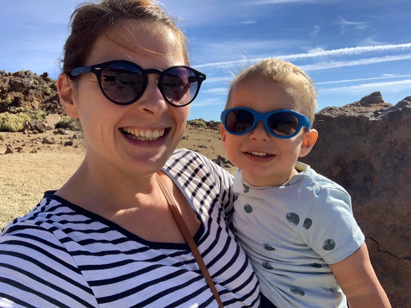 Frau mit Kind im El Teide Nationalpark
