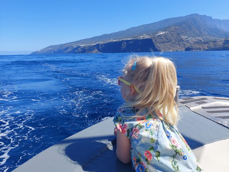 Kind auf Boot in la Palma, Spanien