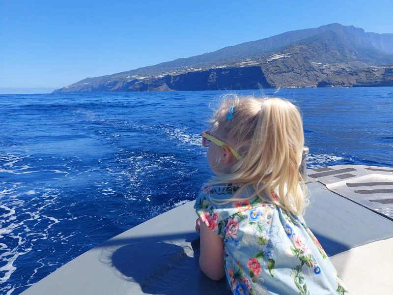 Kind auf Boot in la Palma, Spanien